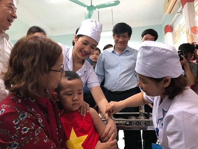 Hà Nội triển khai tiêm vaccine sởi - rubella tại các trường mẫu giáo