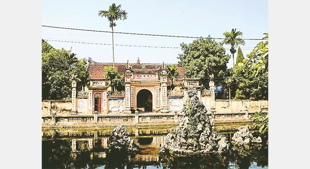 Di tích đền thờ danh nhân Nguyễn Trãi ở làng Nhị Khê, huyện Thường Tín.