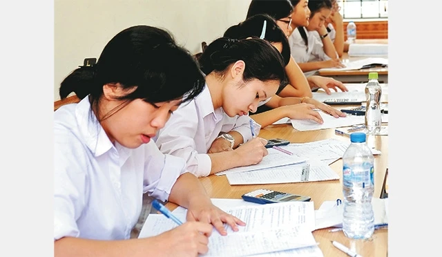 Học sinh làm bài thi trong kỳ thi tuyển sinh vào lớp 10 năm học 2018-2019.