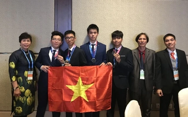 Đoàn Việt Nam tham dự cuộc thi Olympic Thiên văn học và Vật lý thiên văn quốc tế.