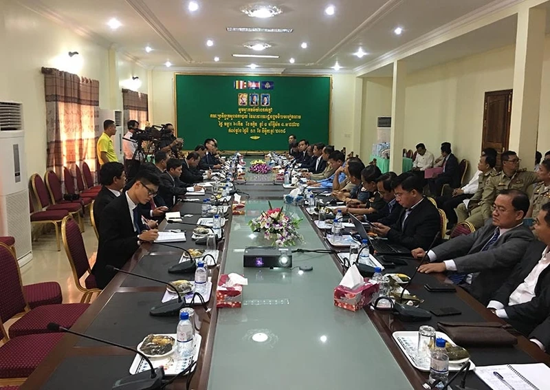 Đoàn công tác liên ngành làm việc với chính quyền tỉnh Kampong Chhnang