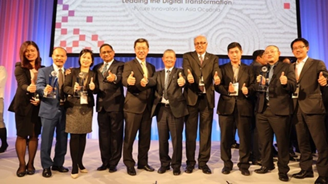 Thứ trưởng Bộ TT&TT Nguyễn Thành Hưng cùng các thành viên đoàn Việt Nam tham dự ASOCIO Digital Summit 2018. Ảnh: VINASA