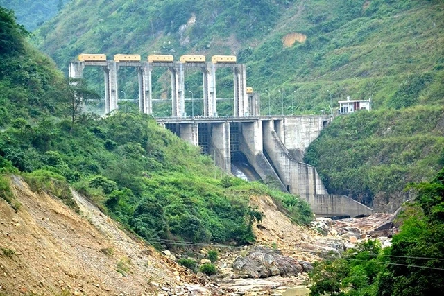 Nhà máy thủy điện Tả Thàng hoạt động đã hơn 5 năm nhưng không có hồ sơ đất và giấy phép xây dựng.