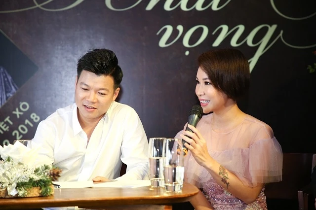 Ca sĩ Uyên Linh là khách mời trong liveshow của ca sĩ Vũ Thắng Lợi. 