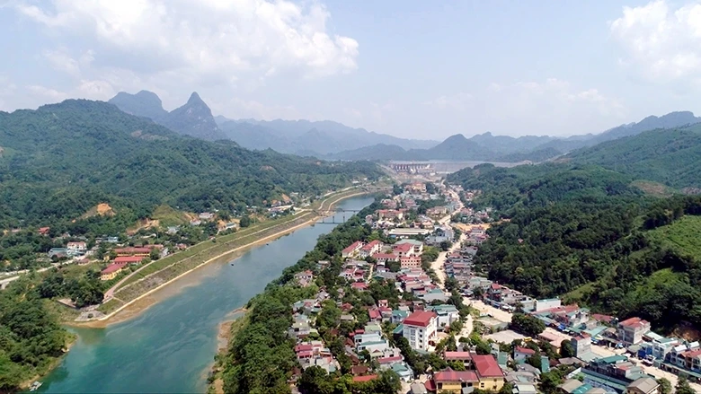Thị trấn Na Hang được quy hoạch khang trang, phấn đấu hoàn thành các tiêu chí đô thị loại IV, tiến tới thành lập thị xã.