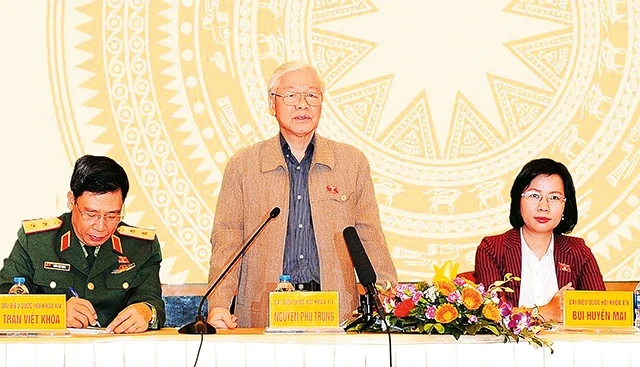Tổng Bí thư, Chủ tịch nước Nguyễn Phú Trọng phát biểu ý kiến tại buổi tiếp xúc cử tri quận Hoàn Kiếm (Hà Nội). Ảnh: ÐĂNG KHOA