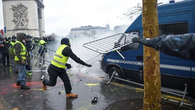 Bạo loạn tiếp diễn tại Pháp
