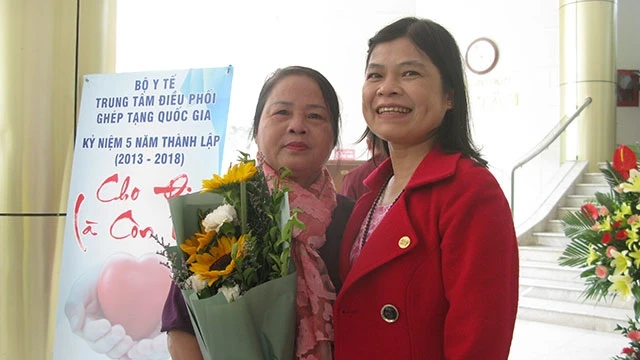 Chị Trần Thị Hậu và mẹ Ngần trong cuộc hội ngộ tại Hà Nội ngày 30-11.