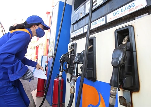 Giá xăng dầu tiếp tục giảm sâu