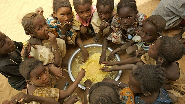 Nhiều trẻ em tại châu Phi thiếu vi chất dinh dưỡng nghiêm trọng. Ảnh: WN