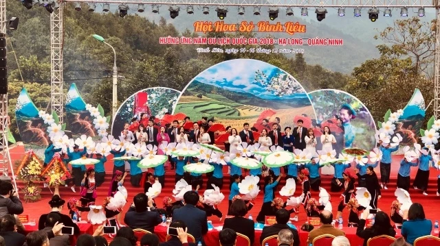 Quang cảnh lễ khai mạc Hội hoa Sở Bình Liêu 2018.