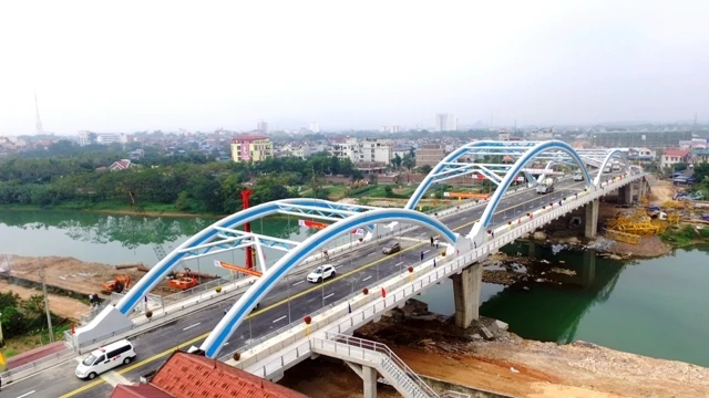 Cầu Bến Tượng được đưa vào sử dụng góp phần đẩy mạnh phát triển kinh tế - xã hội TP Thái Nguyên. 