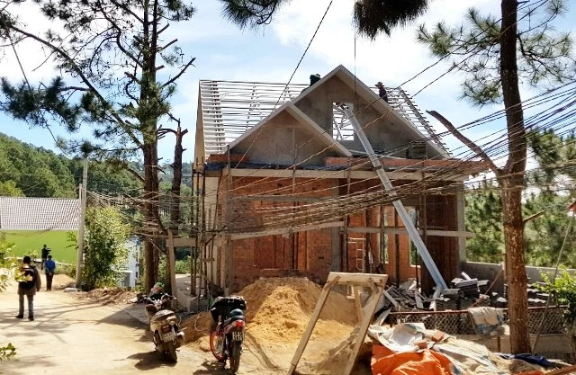 Một trong những căn nhà xây dựng trái phép được người dân tự nguyện tháo dỡ.