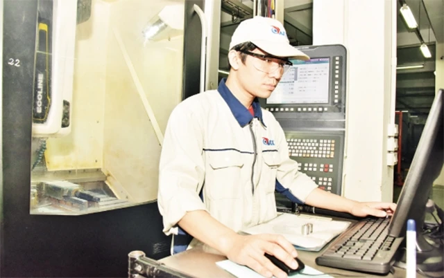 Ứng dụng gia công công nghệ cao trong thiết kế, chế tạo với sự trợ giúp của máy tính tại Công ty Năng lực Việt.