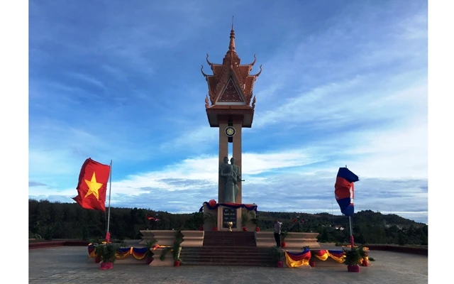 Đài Hữu nghị Việt Nam - Campuchia tỉnh Mondulkiri.