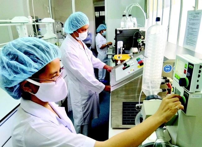 Việt Nam đang tích cực nghiên cứu và tự sản xuất thêm các loại vắc-xin nhằm bảo vệ trẻ em khỏi các bệnh hiểm nghèo.