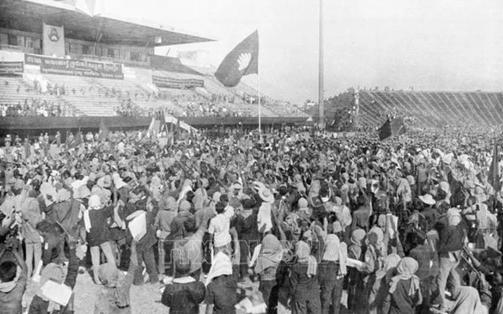 Nhân dân Campuchia tham dự Lễ mừng chiến thắng ngày 7-1-1979, tổ chức ngày 25-1-1979 tại Phnom Penh. Ảnh: TTXVN