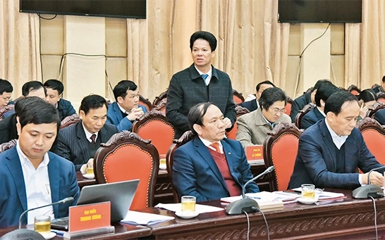 Ðại biểu quận Hà Ðông phát biểu ý kiến tham luận tại Hội nghị lần thứ 17 Ban Chấp hành Ðảng bộ TP Hà Nội khóa 16. Ảnh: DUY LINH