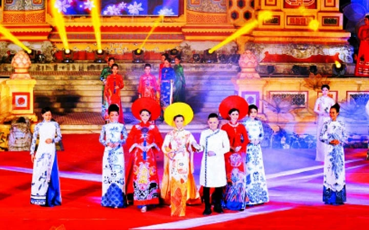 Lễ hội áo dài tại Festival Huế 2018.