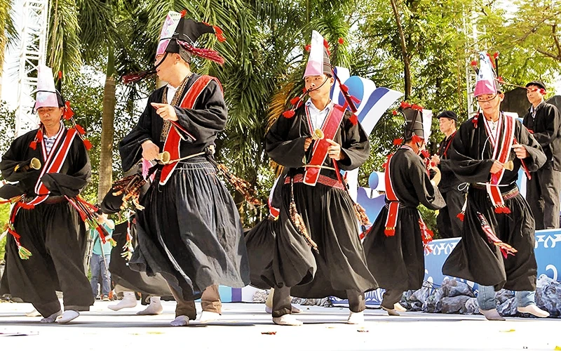 Điệu múa Ngày mùa của người Dao Tiền xã Yên Nguyên (huyện Chiêm Hóa, Tuyên Quang).