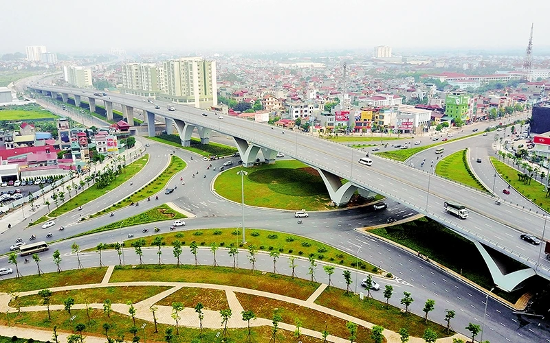 Nút giao thông trung tâm quận Long Biên (Hà Nội). Ảnh: HOÀNG HÀ