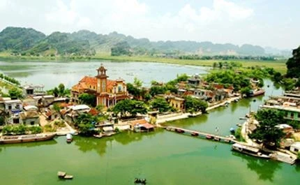 Khu du lịch nghỉ dưỡng nước khoáng nóng Kênh Gà, một trong nhiều địa chỉ du lịch của tỉnh Ninh Bình.