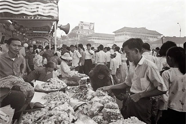 Hàng hóa bày bán ở các chợ Sài Gòn vào dịp cận Tết. (Ảnh Tư liệu)