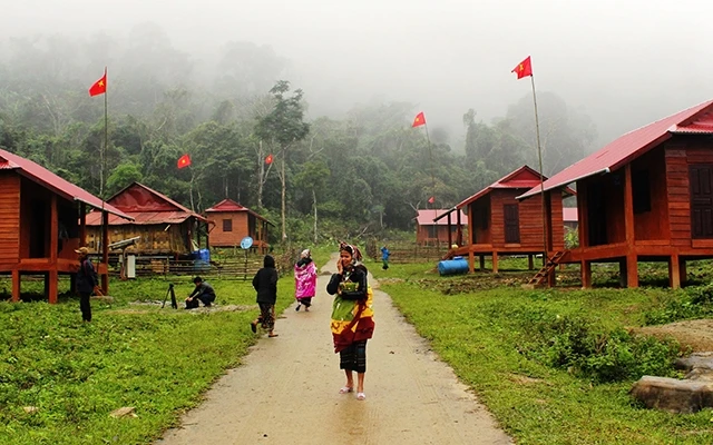 Những ngôi nhà mới ở xã biên giới Tân Trạch, huyện Bố Trạch (Quảng Bình).