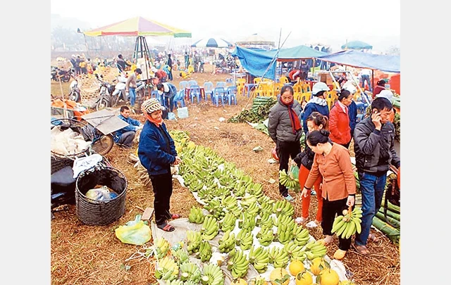 Một phiên chợ Nủa (xã Chàng Sơn, huyện Thạch Thất) ngày cuối năm.
