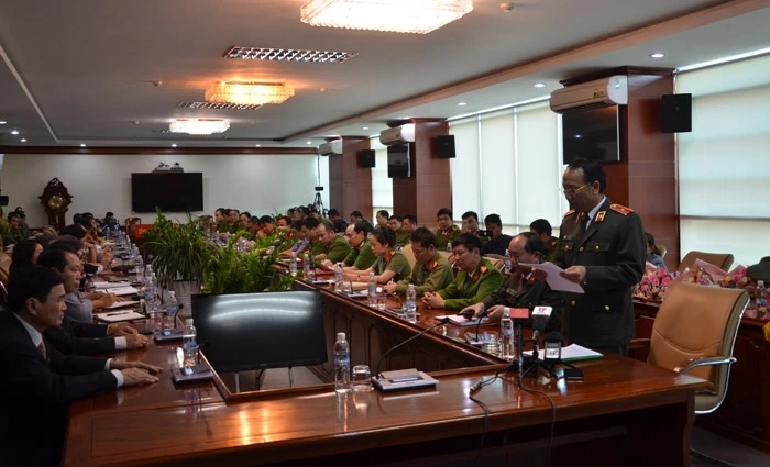 Thiếu tướng Sùng A Hồng, Giám đốc Công an tỉnh thông báo chí kết quả điều tra vụ án giết người, hiếp dâm, cướp tài sản xảy ra ngày 4-2-2019 tại Điện Biên.