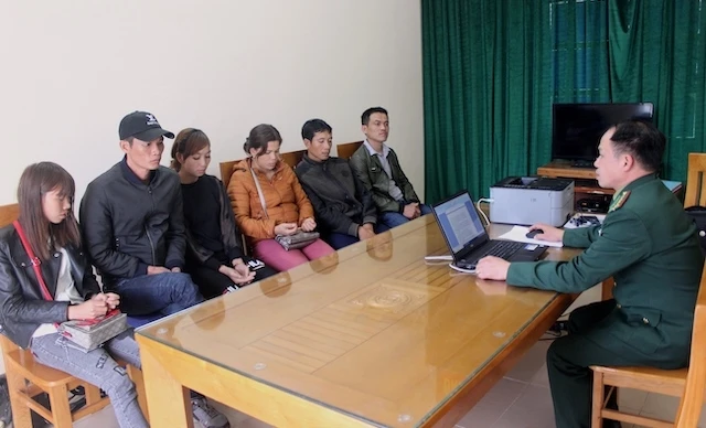 Các đối tượng xuất cảnh trái phép bị lực lượng biên phòng Quảng Ninh bắt giữ