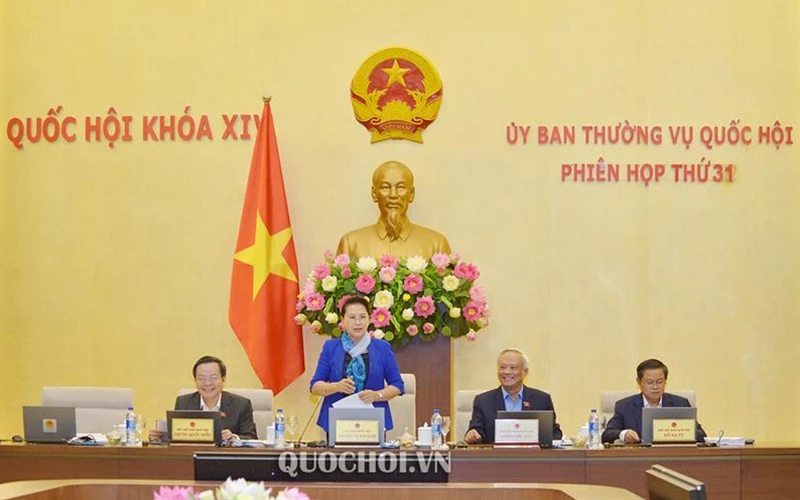 Chủ tịch Quốc hội Nguyễn Thị Kim Ngân phát biểu khai mạc phiên họp. (Ảnh: quochoi.vn)