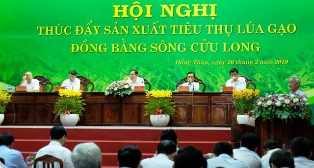 Bộ trưởng NN-PTNT Nguyễn Xuân Cường chủ trì hội nghị.