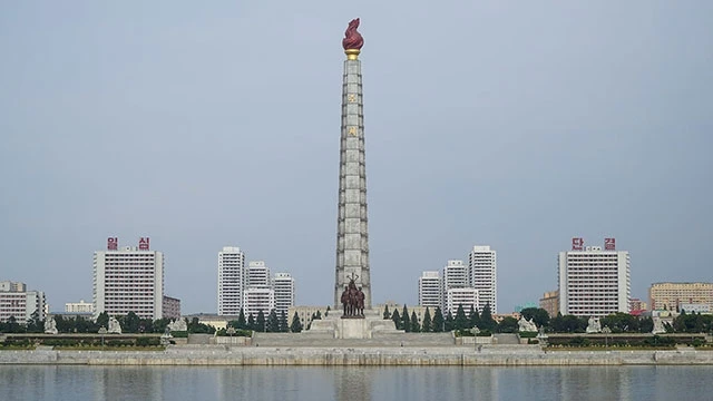 Tháp Juche Idea tại Thủ đô Bình Nhưỡng. Ảnh: URITOURS