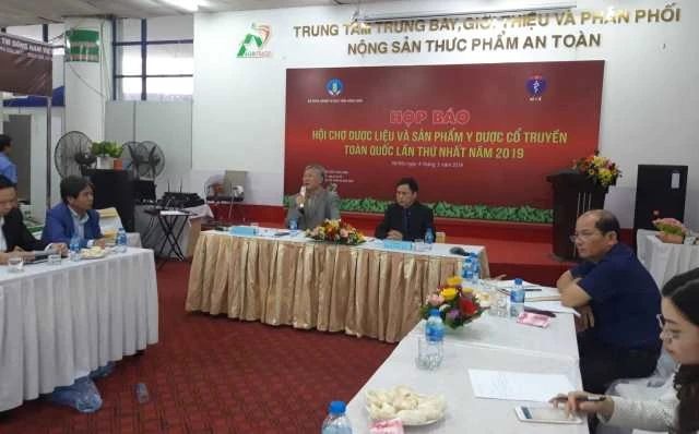 Họp báo chia sẻ thông tin về Hội chợ dược liệu và sản phẩm y dược cổ truyền toàn quốc lần thứ nhất năm 2019. 