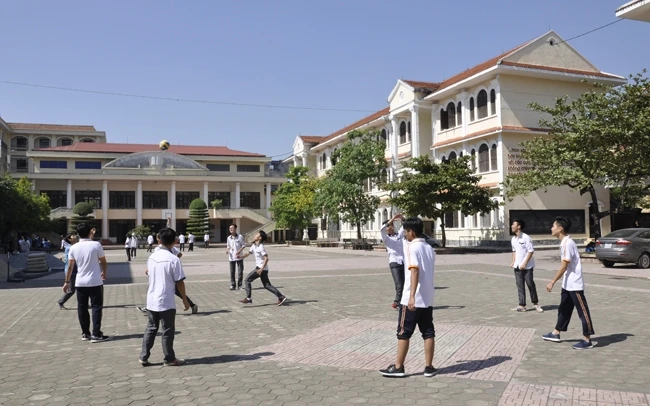 Giờ học môn thể dục của học sinh Trường THPT chuyên Lê Hồng Phong (Nam Định).