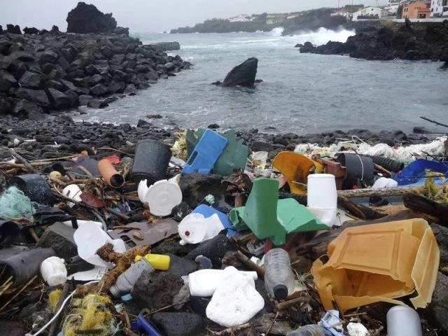 Rác thải xả ra các đại dương đang ở mức đáng báo động. (Ảnh: Reuters)