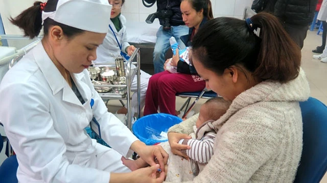 Hà Nội tổ chức tiêm vét vaccine sởi rubella. Nguồn: kinhtedothi.vn