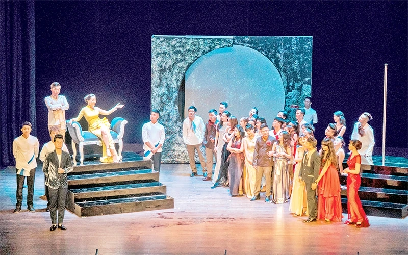 Một tiết mục biểu diễn của diễn viên Nhà hát Giao hưởng nhạc vũ kịch thành phố Hồ Chí Minh.
