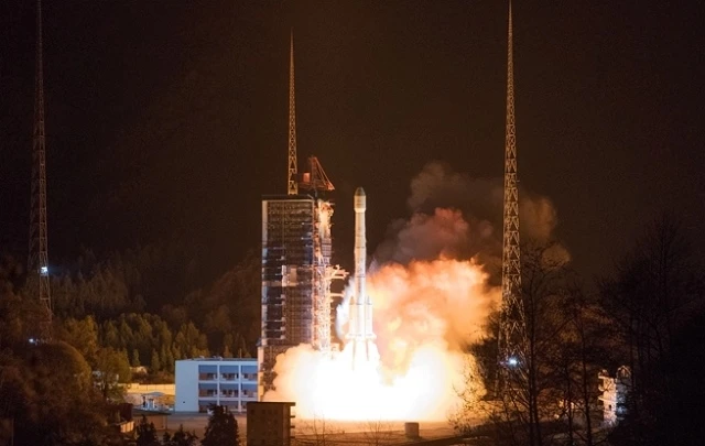 Tên lửa đẩy Trường Chinh 3B đưa vệ tinh viễn thông vào quỹ đạo. (Ảnh: People.cn)