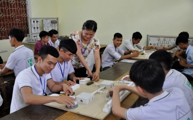 Giờ học thực hành của học viên Trung tâm GDTX Đô Lương (Nghệ An)