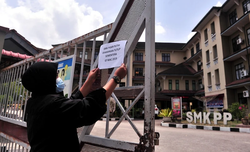 Trường học thông báo đóng cửa do ô nhiễm khí độc (Ảnh: Malaymail)