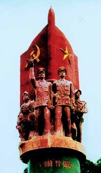 Tượng đài Vì an ninh tổ quốc giữa chiến khu Việt Bắc