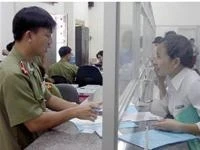 Cấp hộ chiếu tại Phòng Quản lý xuất nhập cảnh.