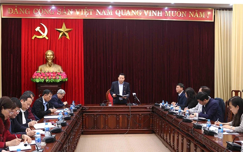Bí thư Tỉnh ủy Bắc Ninh Nguyễn Nhân Chiến chỉ đạo trong hội nghị bàn giải pháp ổn định tình hình chiều 16-3