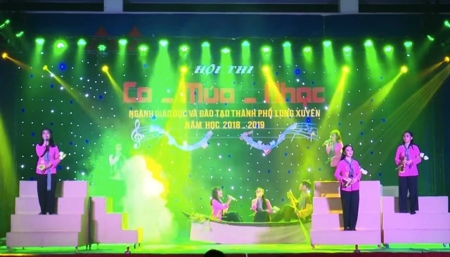 Tiết mục “Những cô gái đồng bằng sông Cửu Long” đạt giải cao ở cấp thành phố nhưng không được dự thi cấp tỉnh.