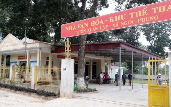 Nhà văn hóa - khu thể thao thôn Xuân Lập.