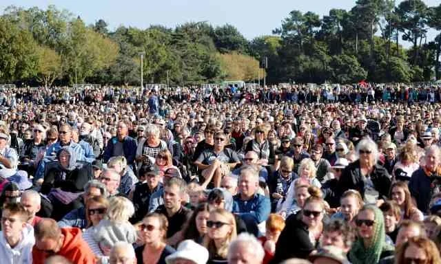 Hàng nghìn người tham dự lễ tưởng niệm quốc gia cho các nạn nhân vụ xả súng ở Christchurch. (Ảnh: Reuters)