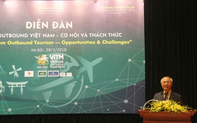 Ông Vũ Thế Bình, Phó Chủ tịch Thường trực Hiệp hội Du lịch Việt Nam phát biểu tại Diễn đàn.