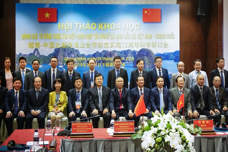  Đại biểu hai nước Việt Nam - Trung Quốc chụp ảnh lưu niệm tại Hội thảo.